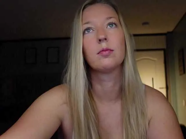 Live sex webcam photo for lucyallen4201 #291680957