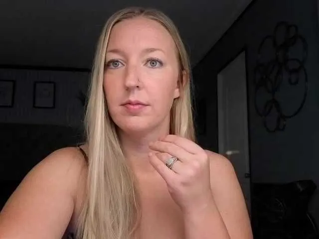 Live sex webcam photo for lucyallen4201 #291693645