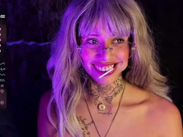 Live sex webcam photo for lucyklum #275571174