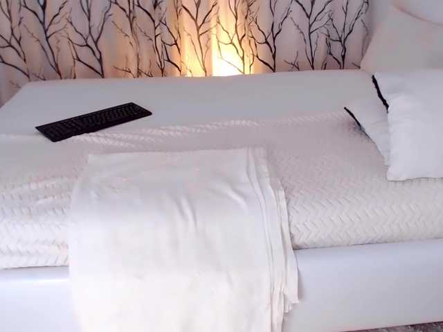 Live sex webcam photo for luisana64 #272984751