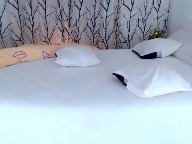 Live sex webcam photo for luisana64 #273144111