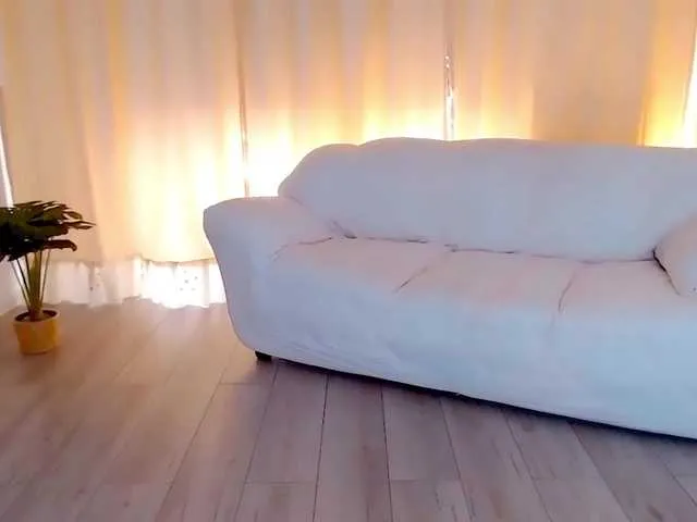 Live sex webcam photo for luisana64 #273987955