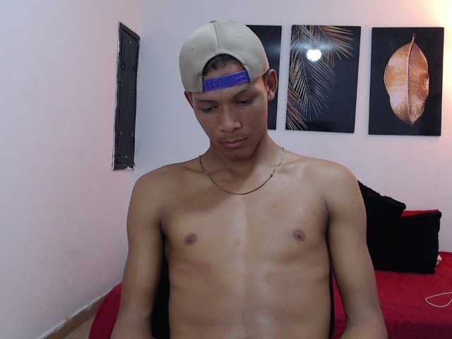 Live sex webcam photo for lukegucci #276772602