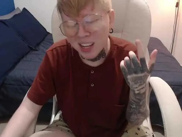 Live sex webcam photo for lukethompsson #275651233