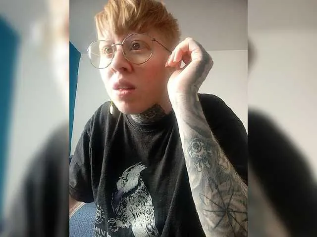 Live sex webcam photo for lukethompsson #275788260