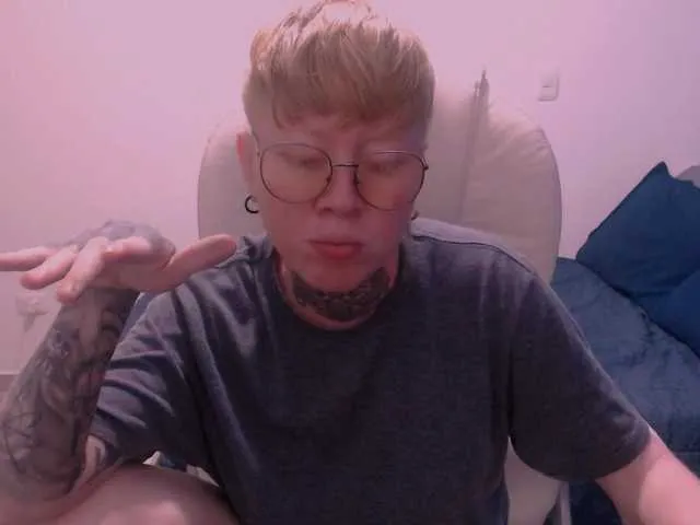 Live sex webcam photo for lukethompsson #275876162