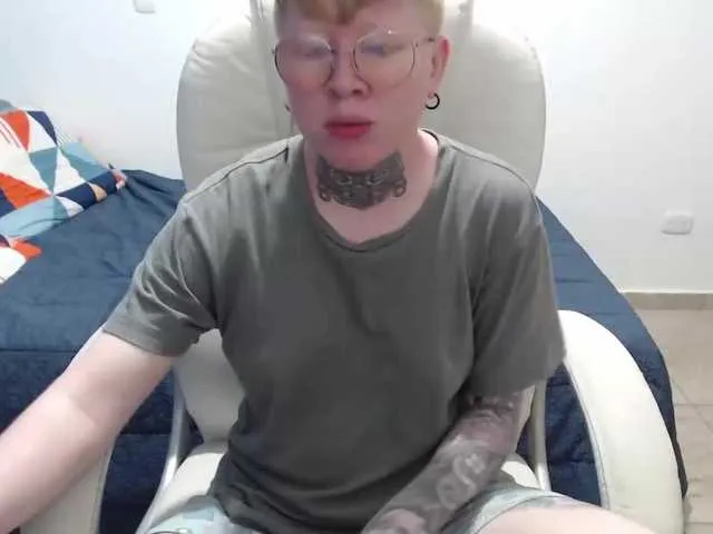 Live sex webcam photo for lukethompsson #275970214