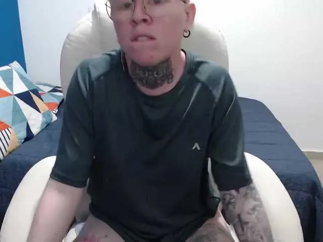 Live sex webcam photo for lukethompsson #276039686