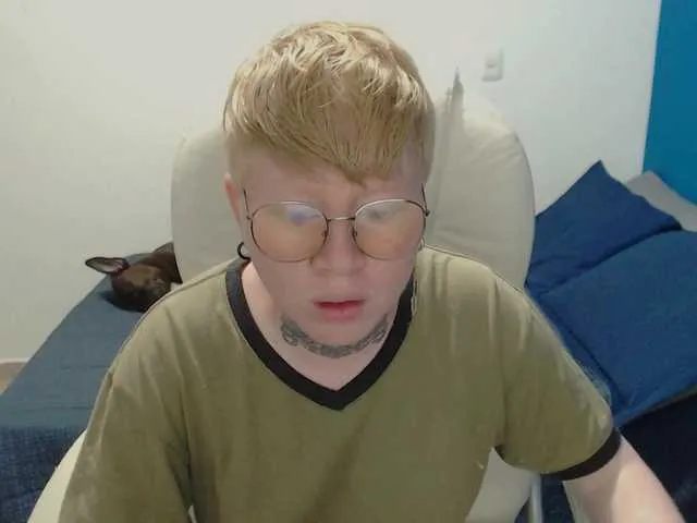 Live sex webcam photo for lukethompsson #276207255