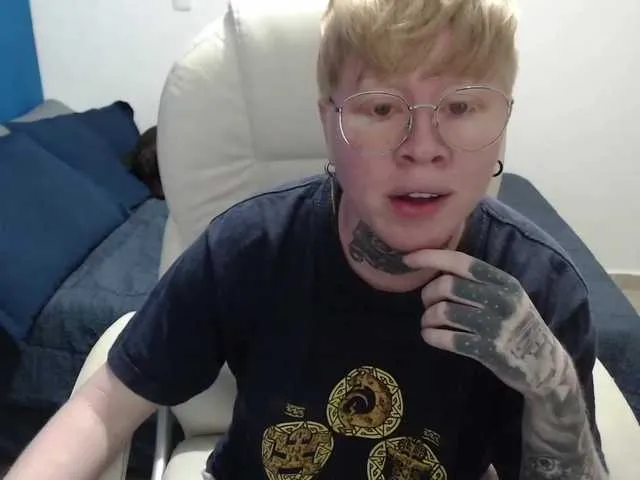 Live sex webcam photo for lukethompsson #276237870