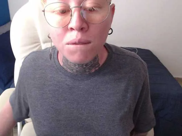 Live sex webcam photo for lukethompsson #276306569