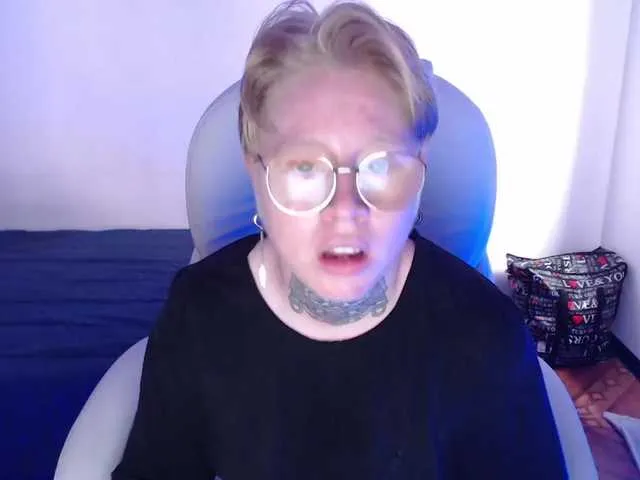 Live sex webcam photo for lukethompsson #276810628