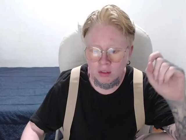Live sex webcam photo for lukethompsson #276812818