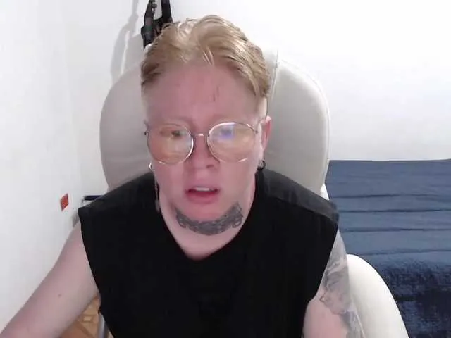 Live sex webcam photo for lukethompsson #276887316