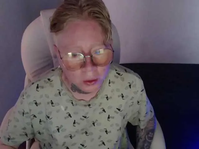 Live sex webcam photo for lukethompsson #277060433