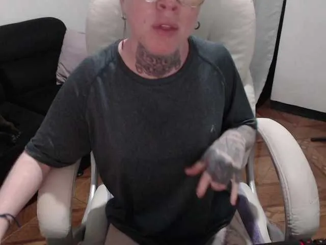 Live sex webcam photo for lukethompsson #277357708