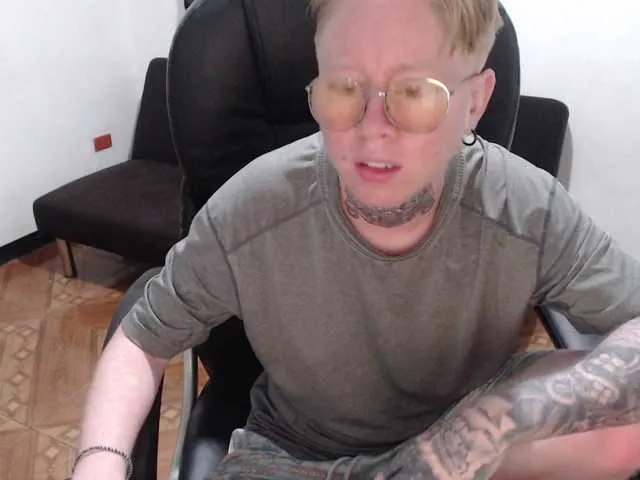 Live sex webcam photo for lukethompsson #277613206