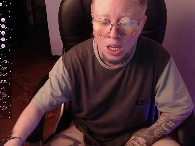 Live sex webcam photo for lukethompsson #277854725