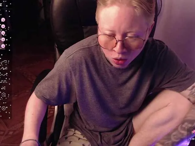 Live sex webcam photo for lukethompsson #277879030