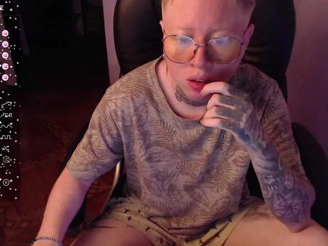 Live sex webcam photo for lukethompsson #277899435