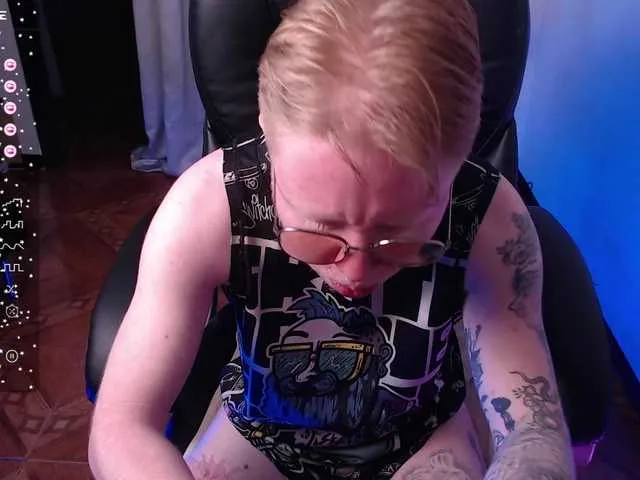 Live sex webcam photo for lukethompsson #277938078