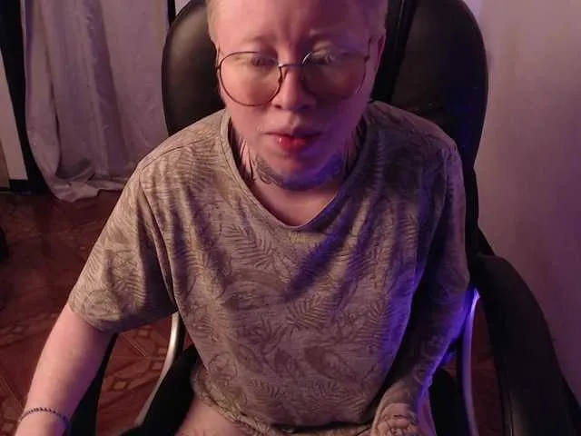 Live sex webcam photo for lukethompsson #278086821