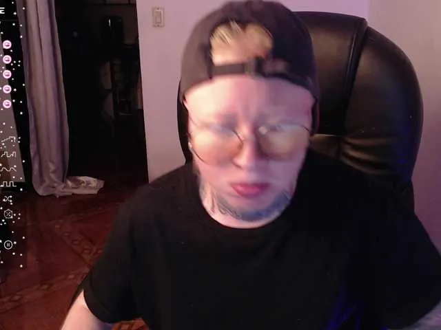 Live sex webcam photo for lukethompsson #278144916