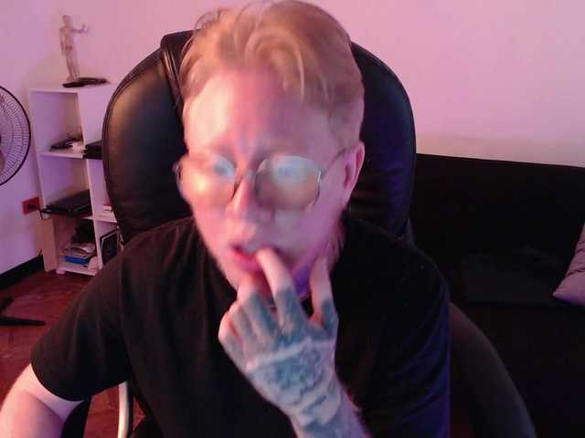 Live sex webcam photo for lukethompsson #289300393