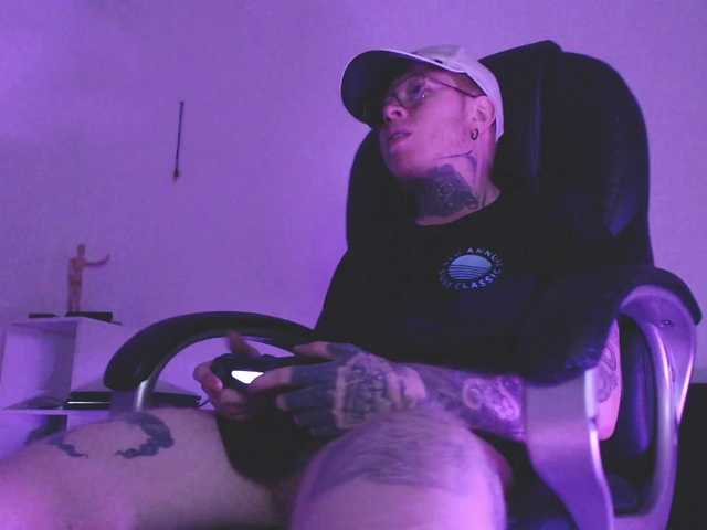 Live sex webcam photo for lukethompsson #290019384