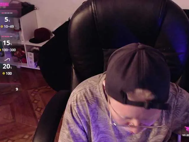 Live sex webcam photo for lukethompsson #290181902