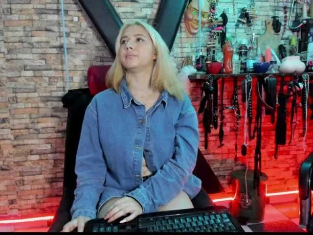 Live sex webcam photo for lukis01-luna0 #291946597