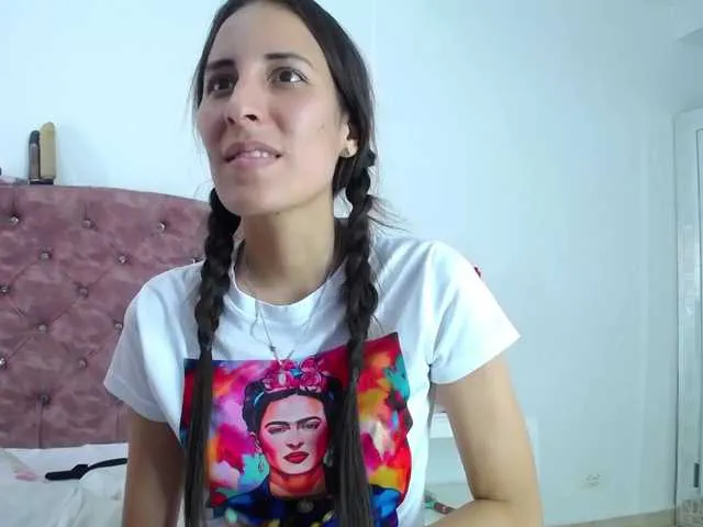 Live sex webcam photo for luna-alisson #274045618