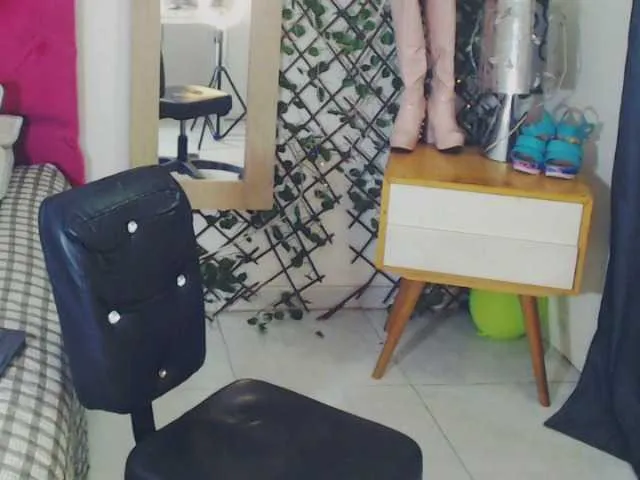 Live sex webcam photo for luna-lang- #272457861