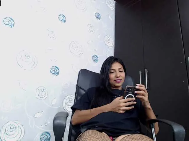 Live sex webcam photo for lunaeva23 #277759032