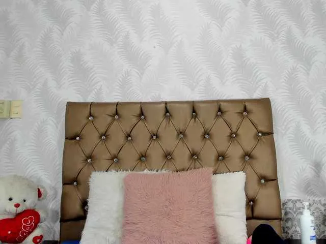 Live sex webcam photo for lunaeva23 #291853565