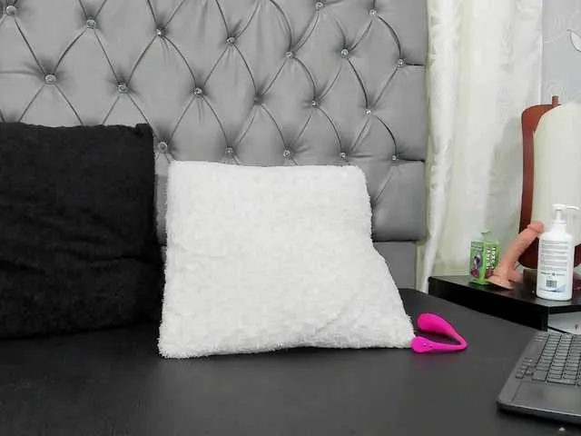 Live sex webcam photo for lunaeva23 #292049796