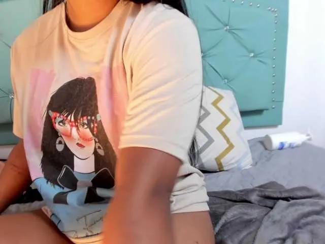 Live sex webcam photo for lunahot07 #275544786