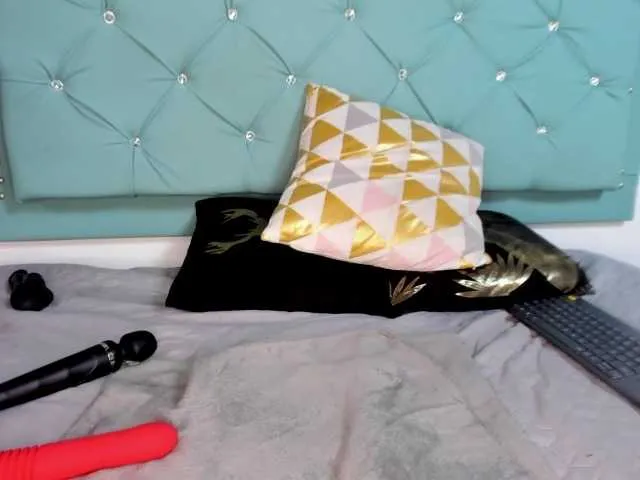 Live sex webcam photo for lunahot07 #275590941