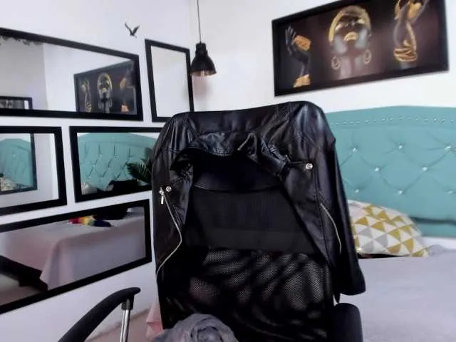 Live sex webcam photo for lunahot07 #275598710