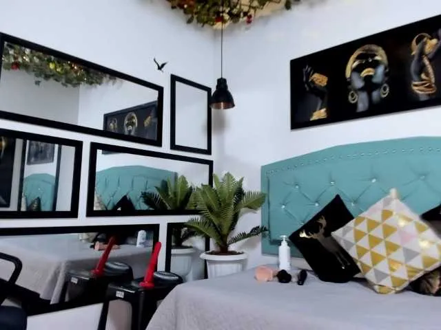 Live sex webcam photo for lunahot07 #275605002