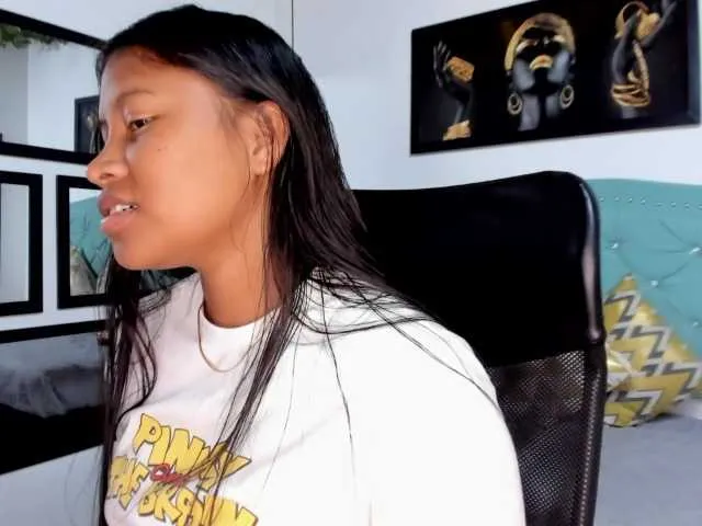 Live sex webcam photo for lunahot07 #275631460