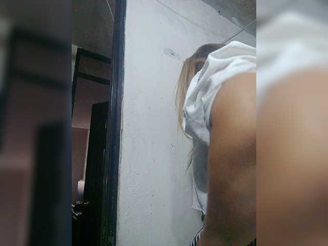 Live sex webcam photo for lupeangel472 #277429223