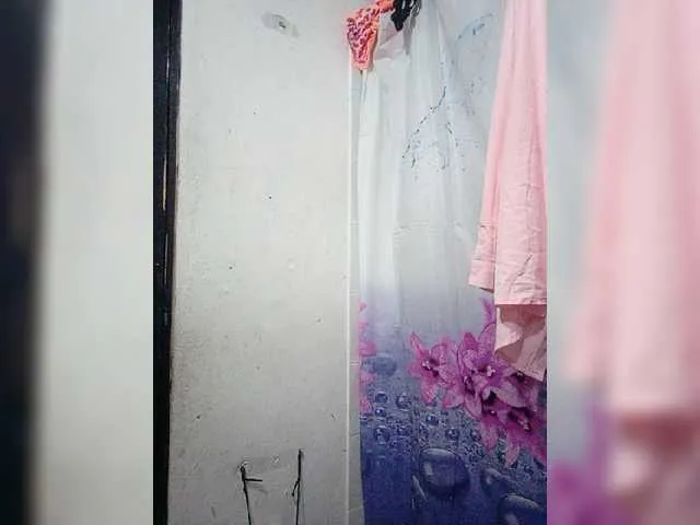 Live sex webcam photo for lupeangel472 #277601849