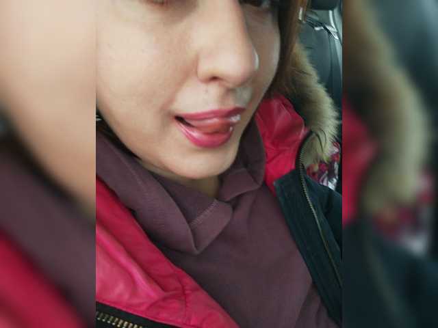 Live sex webcam photo for lustful-mom #272185769