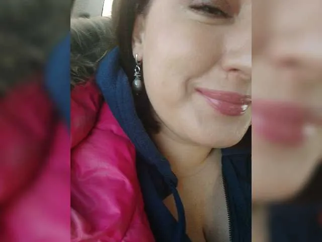 Live sex webcam photo for lustful-mom #272615516