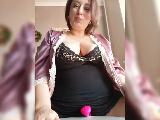 Live sex webcam photo for lustful-mom #272685123