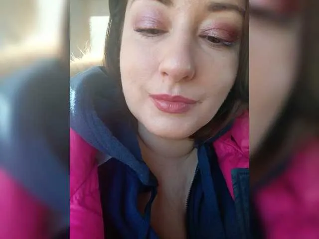 Live sex webcam photo for lustful-mom #272706799