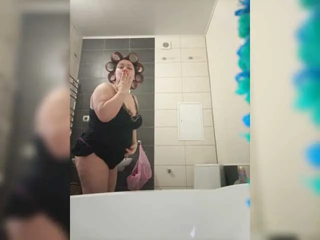 Live sex webcam photo for lustful-mom #272904110