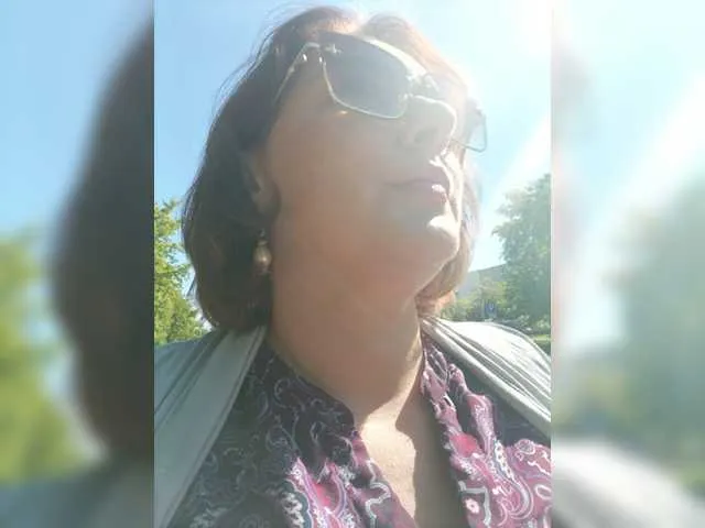 Live sex webcam photo for lustful-mom #273599731