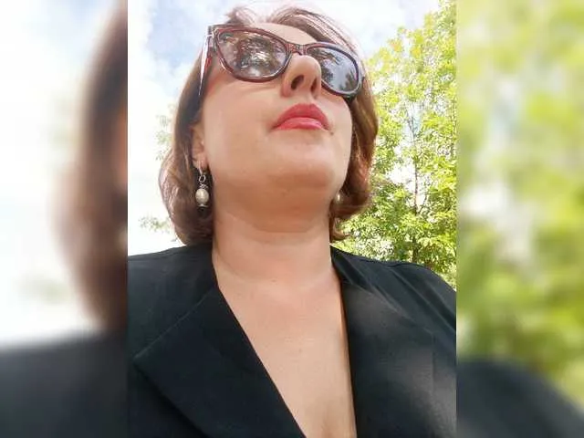 Live sex webcam photo for lustful-mom #274381848